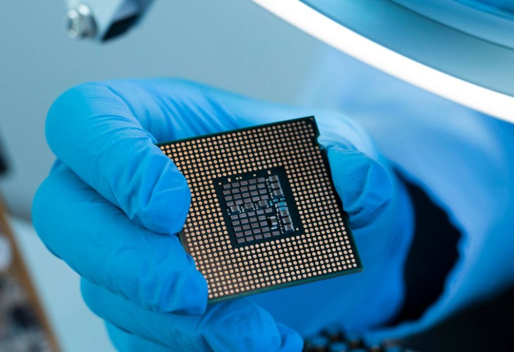 EOU-Based Portfolio Analysis for Semiconductor Patents